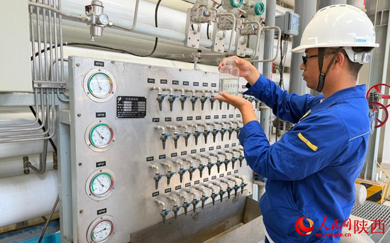 国能榆林化工高盐水分盐结晶装置实现工业废水“零排放”。人民网记者 邹星摄